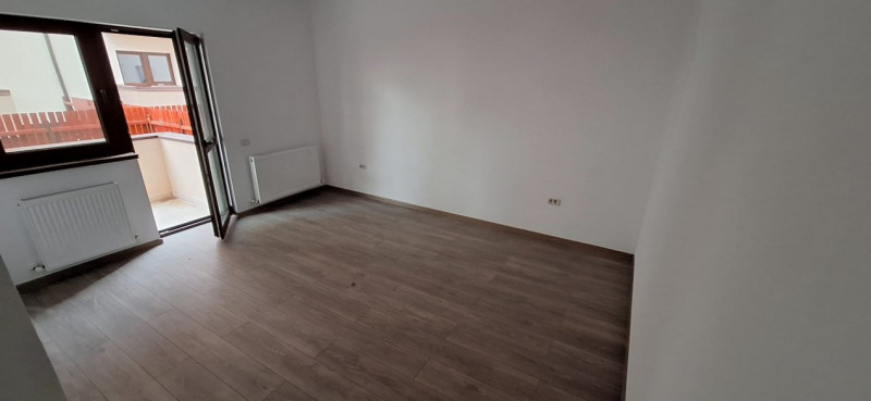 Apartament cu 1 cameră + curte proprie de 40 mp, Brașov 