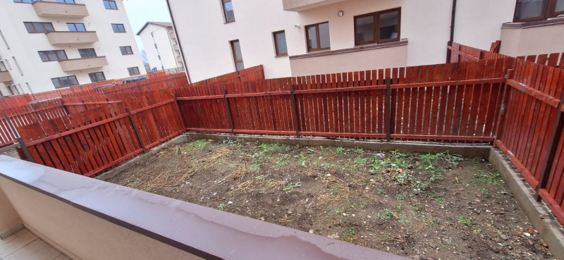 Apartament cu 1 cameră + curte proprie de 40 mp, Brașov 