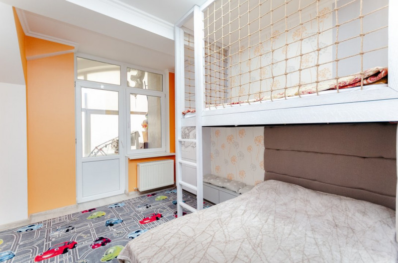 Apartament cu 3 camere,  Ciocana, str.Ginta Latina