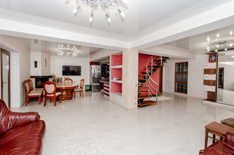 Casă de închiriat în Băcioi!