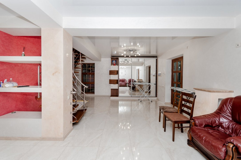 Casă de închiriat în Băcioi!