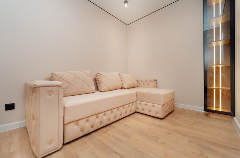 Botanica, bd. Dacia 28, apartament 2 camere + living, seria Varnița.