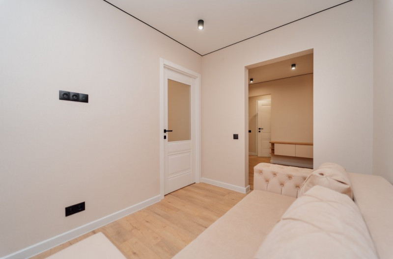 Botanica, bd. Dacia 28, apartament 2 camere + living, seria Varnița.