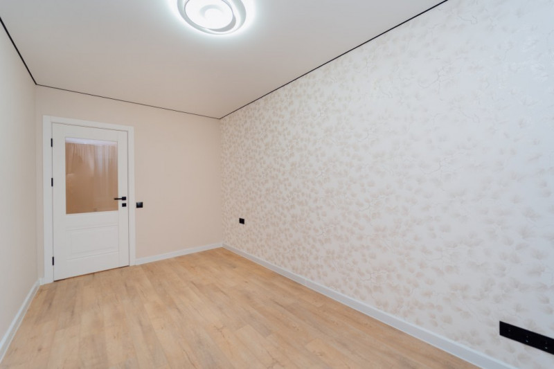 Botanica, bd. Dacia 28, apartament 2 camere + living, seria Varnița.