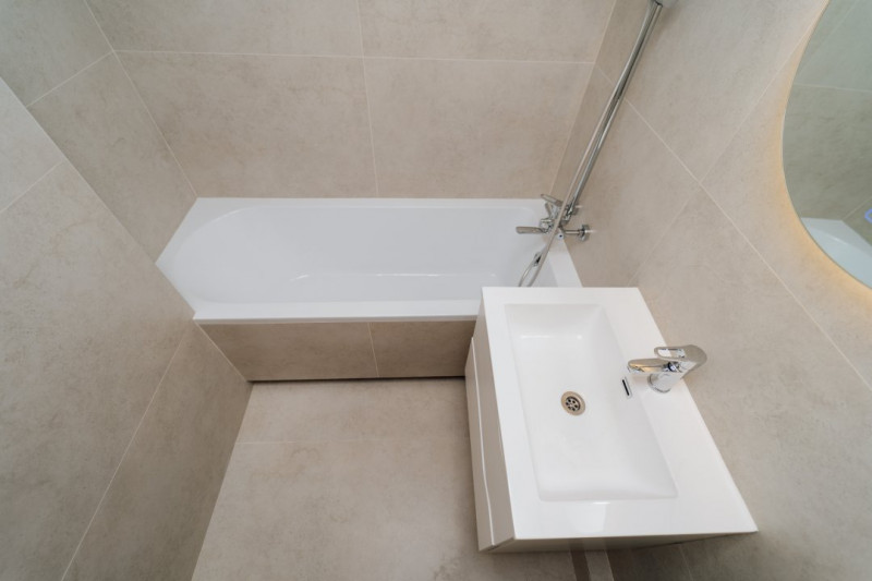 Botanica, bd. Dacia 28, apartament 2 camere + living, seria Varnița.