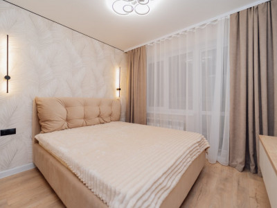 Botanica, bd. Dacia 28, apartament 2 camere + living, seria Varnița.