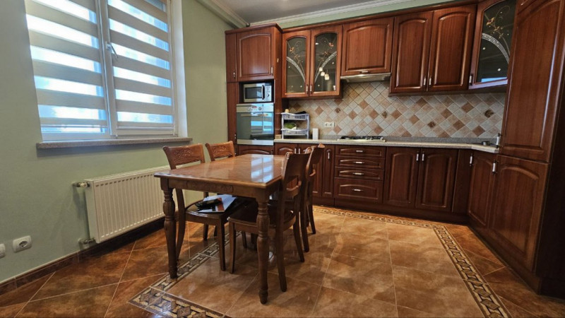 Apartament 2 camere str. Trandafirilor 11/5 70mp