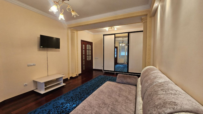 Apartament 2 camere str. Trandafirilor 11/5 70mp