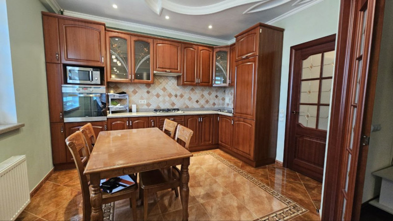 Apartament 2 camere str. Trandafirilor 11/5 70mp