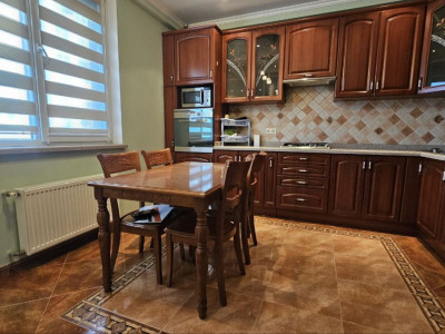 Apartament 2 camere str. Trandafirilor 11/5 70mp