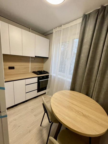 Vanzare apartament cu 2 camere și living, Botanica, str. Trandafirilor