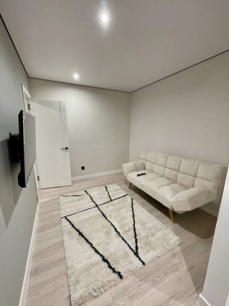 Vanzare apartament cu 2 camere și living, Botanica, str. Trandafirilor