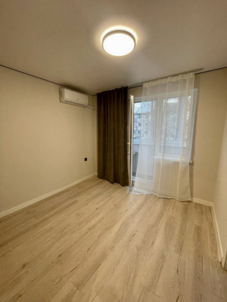 Vanzare apartament cu 2 camere și living, Botanica, str. Trandafirilor