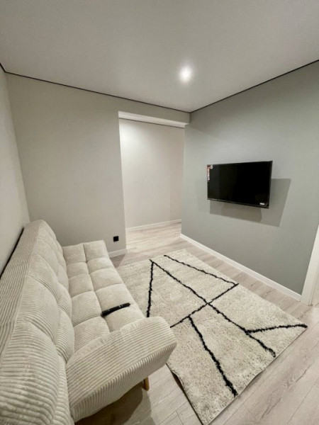 Vanzare apartament cu 2 camere și living, Botanica, str. Trandafirilor