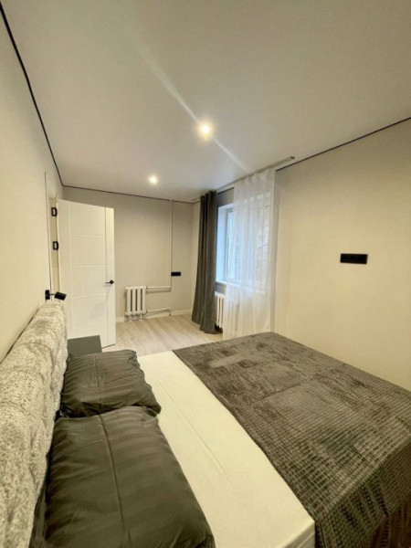 Vanzare apartament cu 2 camere și living, Botanica, str. Trandafirilor