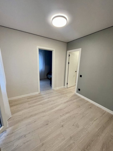 Vanzare apartament cu 2 camere și living, Botanica, str. Trandafirilor