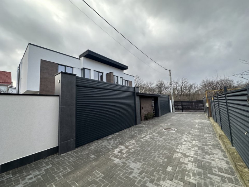 TownHouse în 2 nivele! Durlești, str. Dumbrava, 150m2 + 3 ari! Variantă albă!