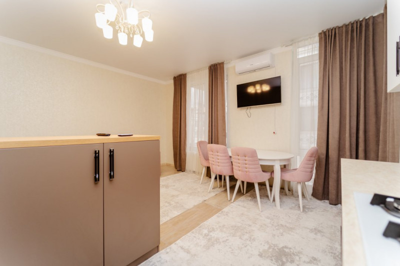 Chirie apartament cu 2 camere + living, Club House Inamstro, lângă pădure.