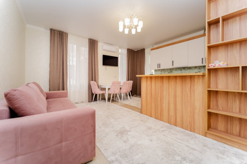 Chirie apartament cu 2 camere + living, Club House Inamstro, lângă pădure.