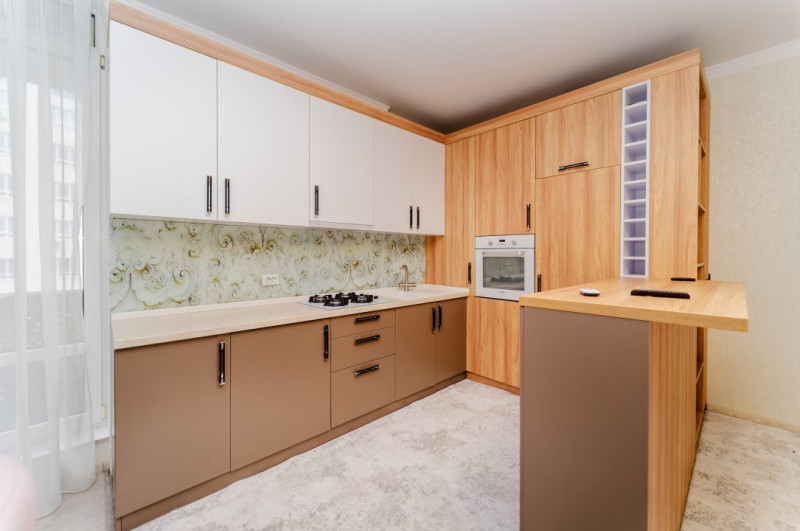 Chirie apartament cu 2 camere + living, Club House Inamstro, lângă pădure.