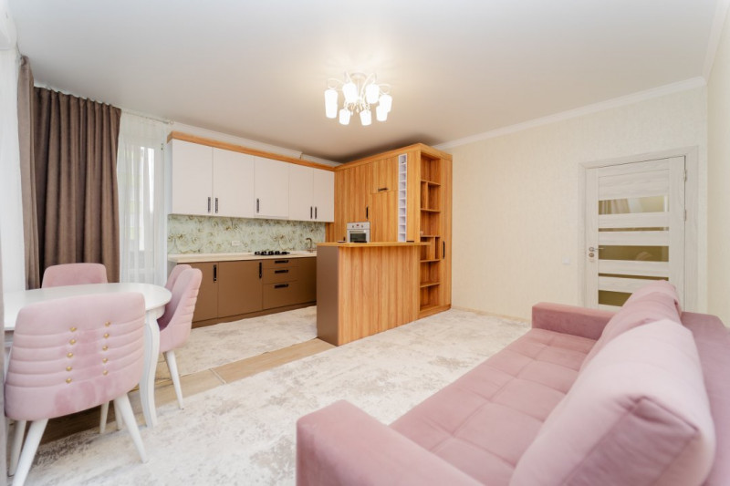 Chirie apartament cu 2 camere + living, Club House Inamstro, lângă pădure.