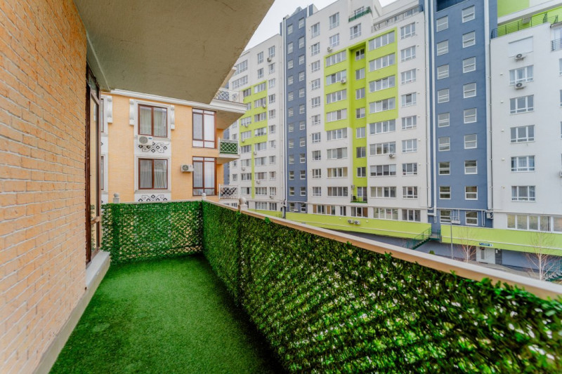 Chirie apartament cu 2 camere + living, Club House Inamstro, lângă pădure.