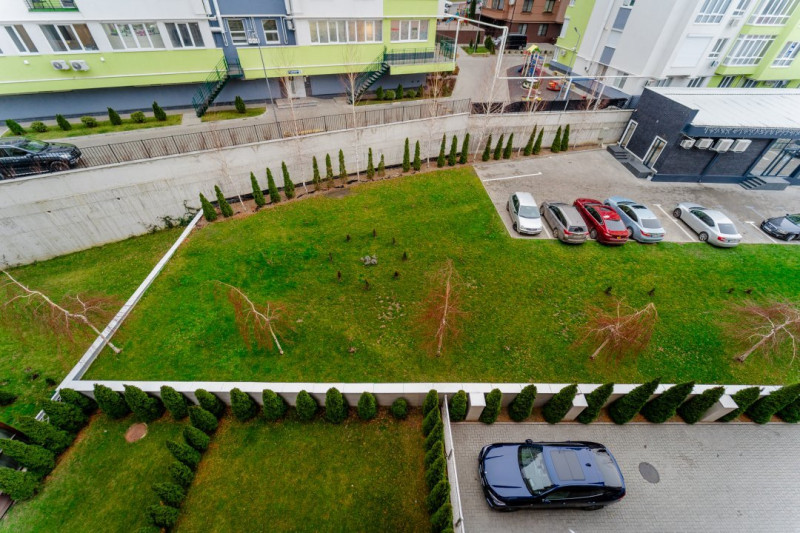 Chirie apartament cu 2 camere + living, Club House Inamstro, lângă pădure.