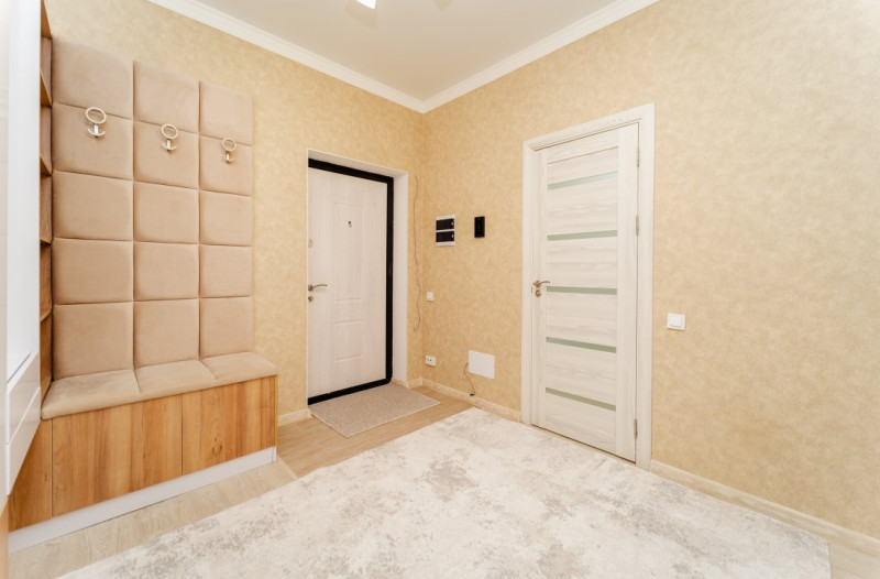 Chirie apartament cu 2 camere + living, Club House Inamstro, lângă pădure.