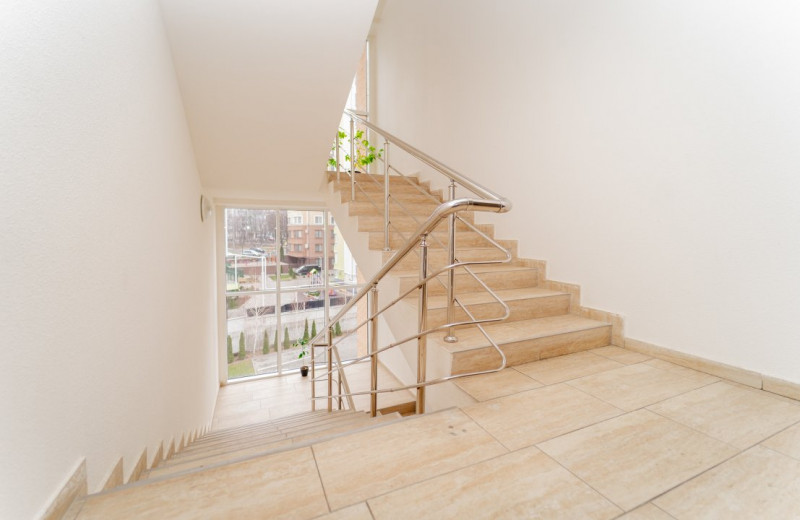 Chirie apartament cu 2 camere + living, Club House Inamstro, lângă pădure.